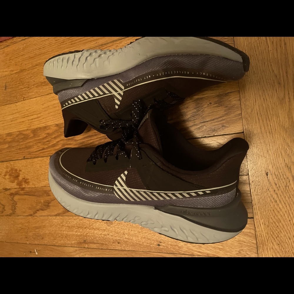 Nike Legend React Shield Sneaker